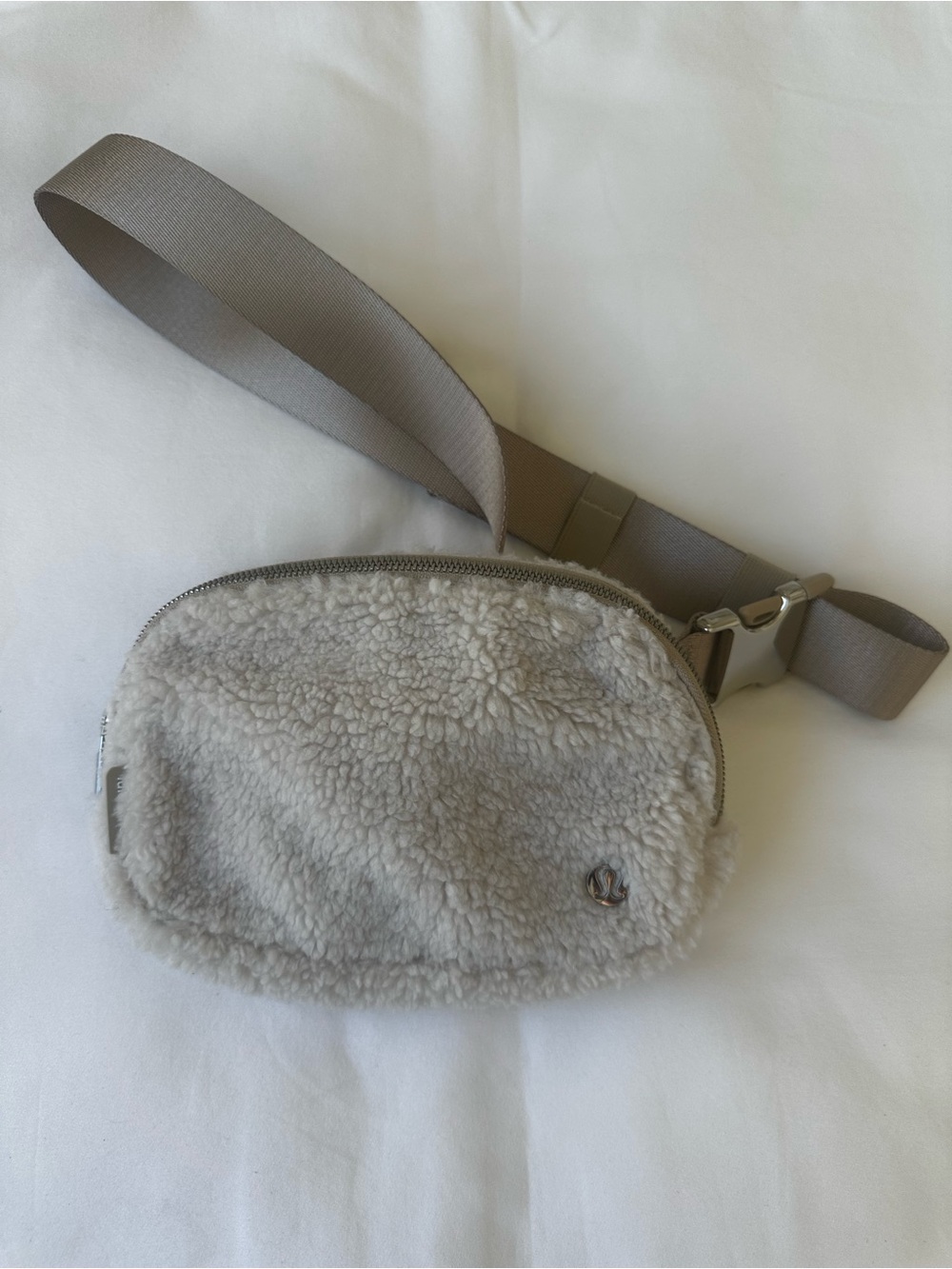 LULULEMON Natural Ivory Everywhere Fleece Belt Bag 1L Sherpa Silver Crossbody